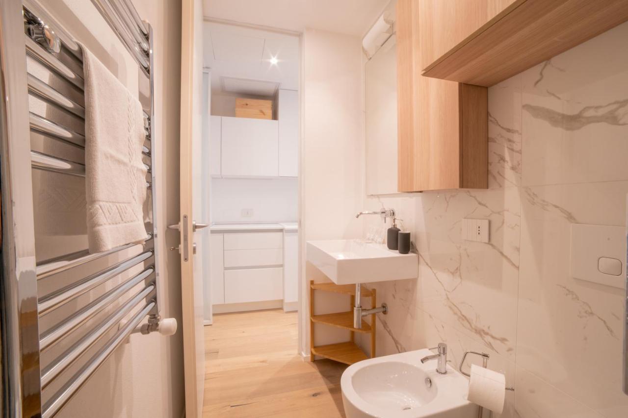 Navigli-Centro-Universita, Amazing New Apartment Милано Екстериор снимка